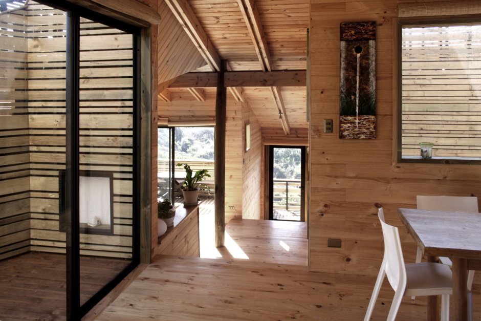 Каркасный дом с деревянной отделкой