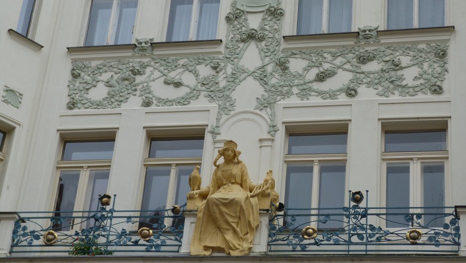Прага скульптуры на фасадах