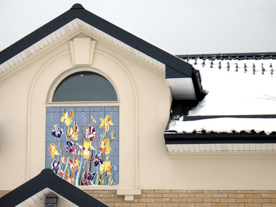 Декоративные окна на фронтон