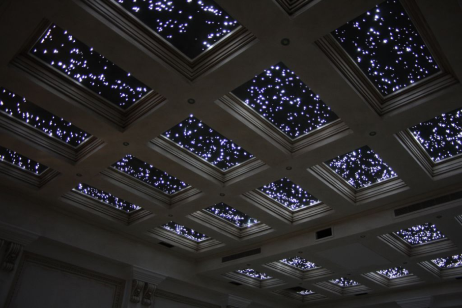 Натяжной потолок с фосфорными звездами
