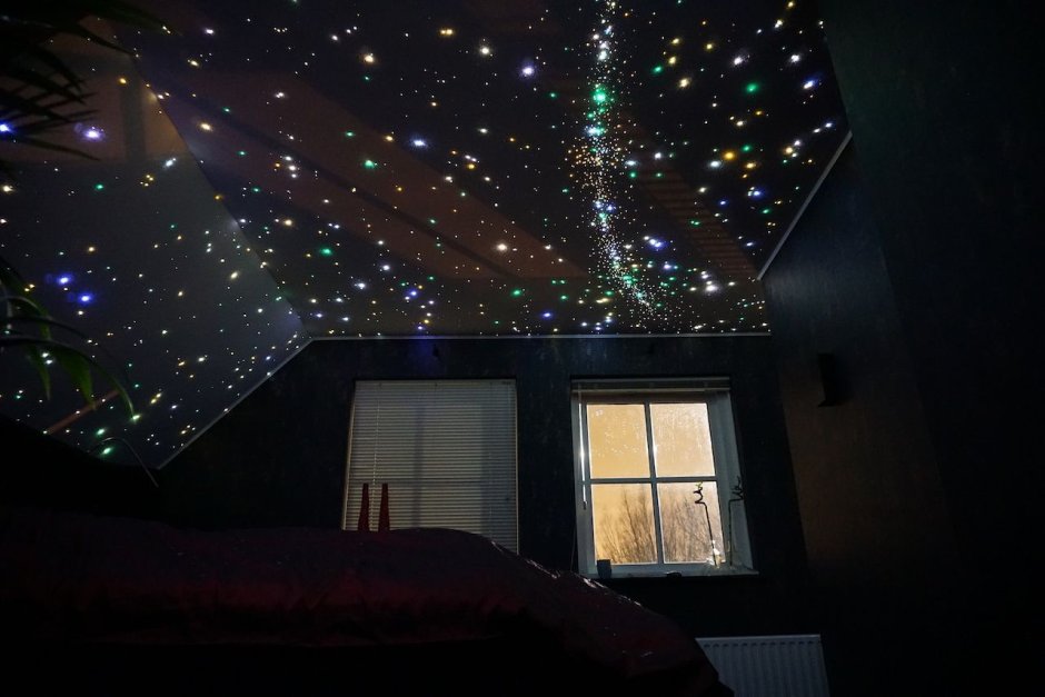 Потолок со звездами в перспективе