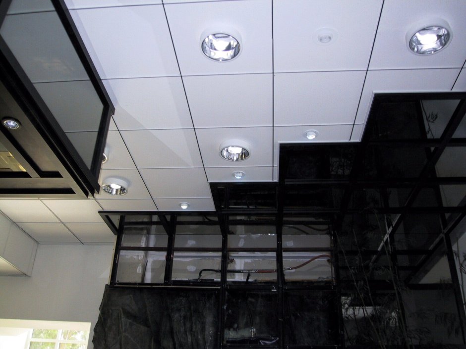 Двухъярусный кассетный потолок