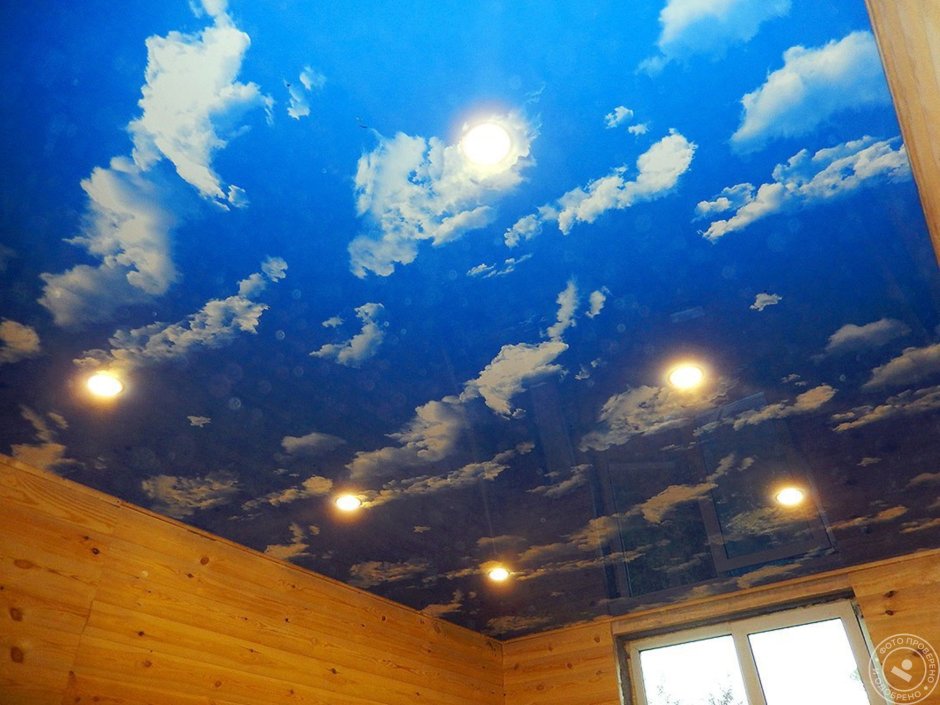 Натяжной потолок в виде неба с облаками