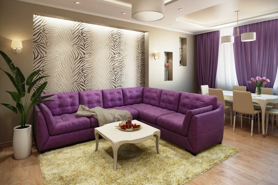 Фиолетовый диван в гостиной
