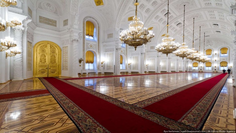 Люстра ананас в большом Кремлевском Дворце