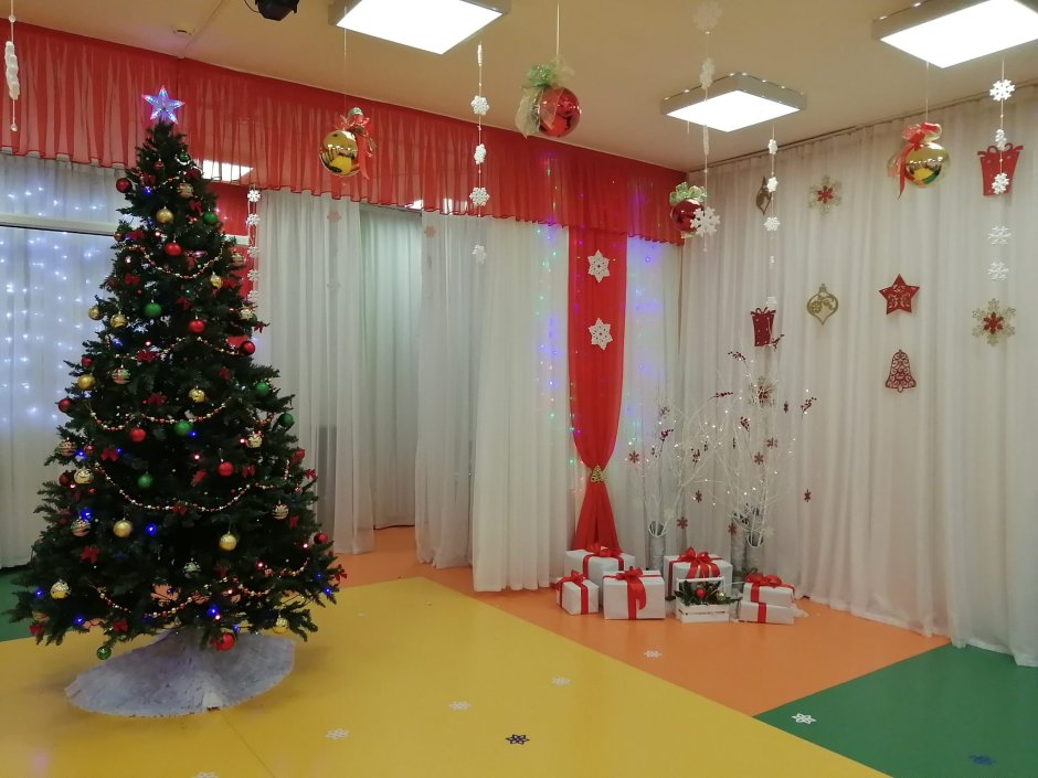 Украшение зала к новому году в детском саду