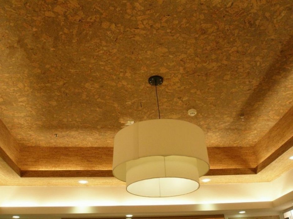 Потолок из пробкового покрытия