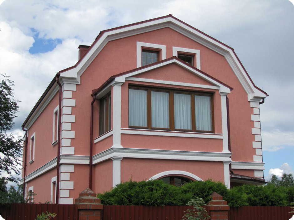 Окрашенные фасады домов