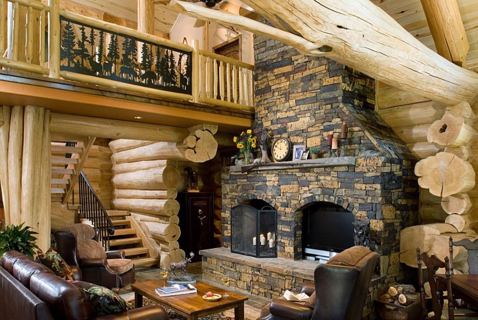Интерьер деревянного дома с камином