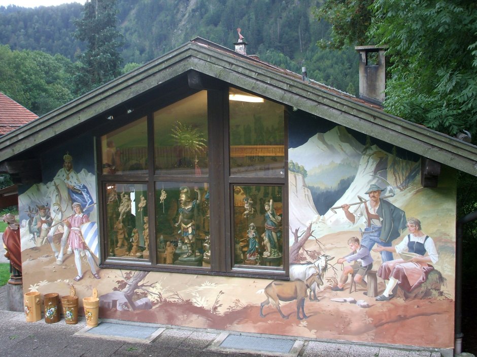 Роспись фасада дачного домика