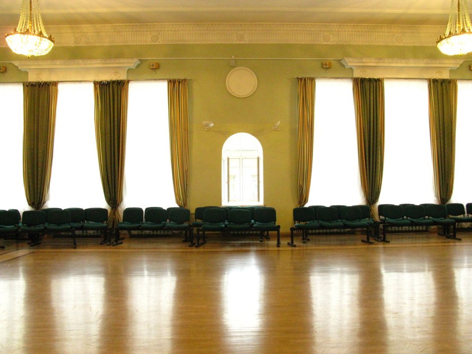 Актовый зал с колоннами