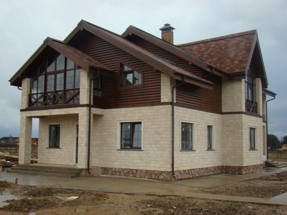 Комбинированная отделка фасада домов
