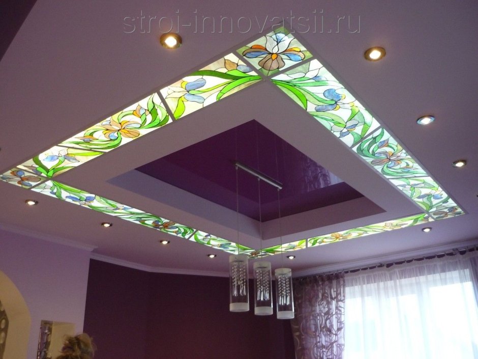 Потолок из гипсокартона со стеклом