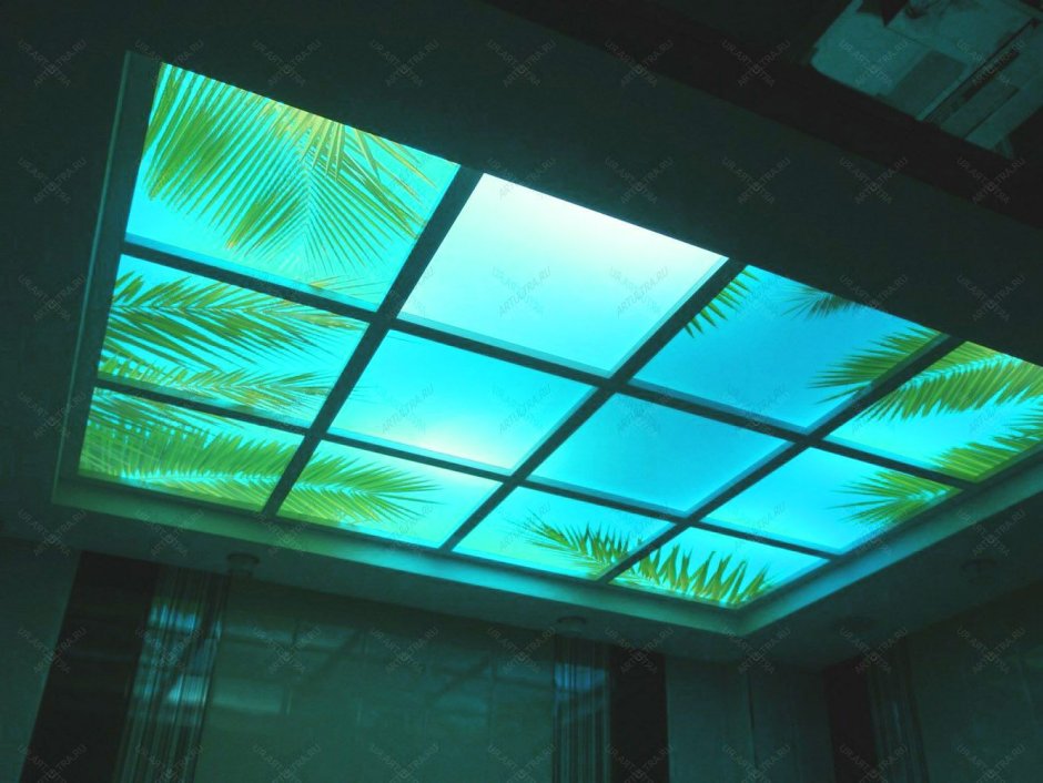 Стеклянные светящиеся потолки в ванную