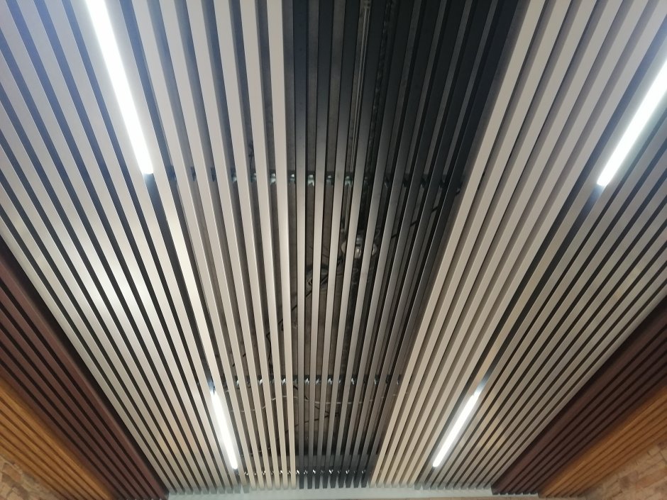 Кубообразный реечный подвесной потолок 30х75мм черный
