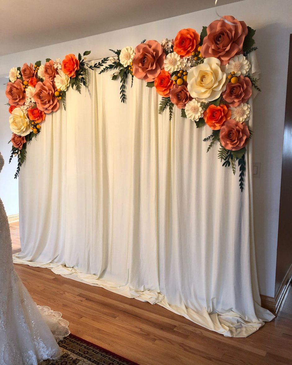 Декор свадьбы бумажными цветами