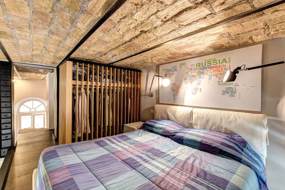Потолок в стиле лофт в спальне