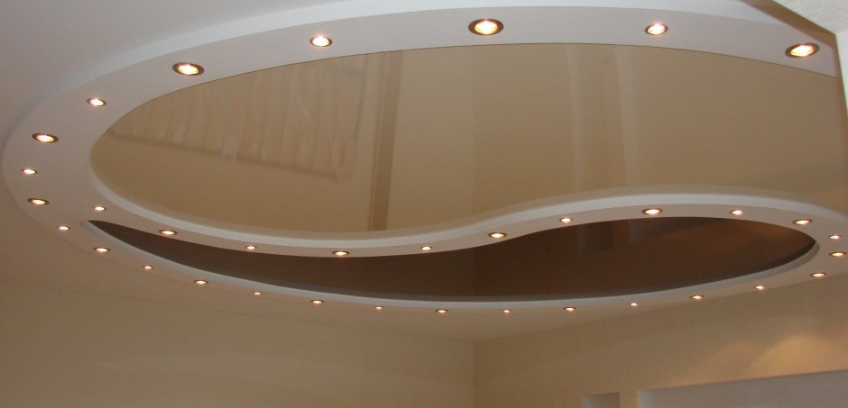 Разноуровневый натяжной потолок с подсветкой