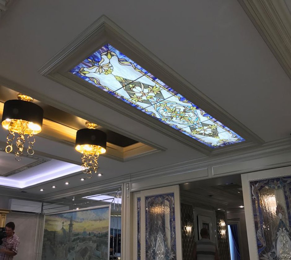 Витражи на потолке в интерьере