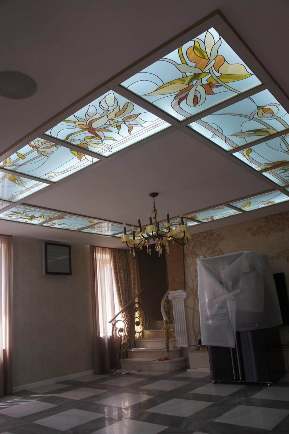 Потолочные витражи с подсветкой
