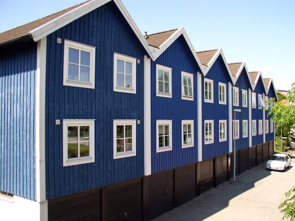 Синий деревянный дом