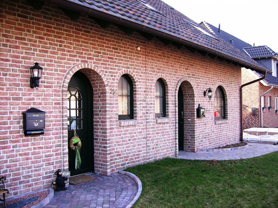 Фасады из клинкерного кирпича на жилых комплексах