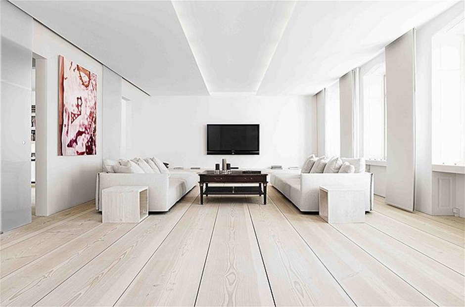 Белый деревянный пол в квартире