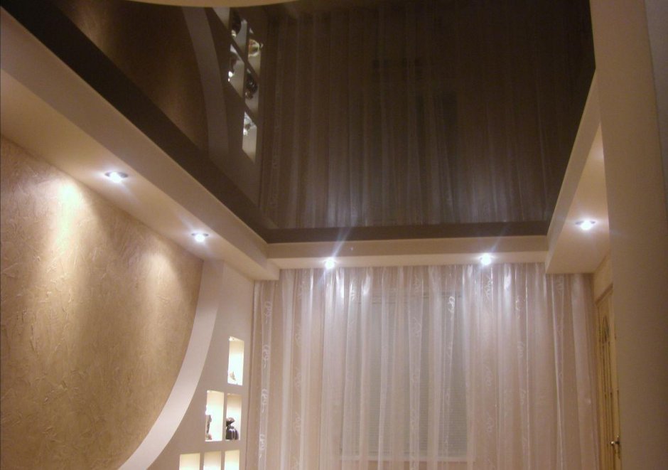 Комбинированные потолки гипсокартон и натяжной простой