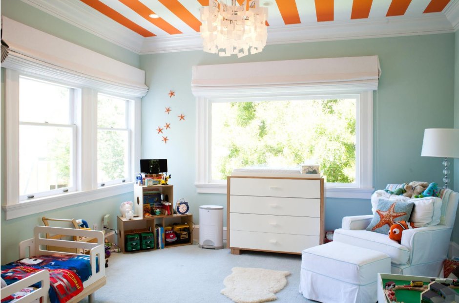 Цветной потолок в детской комнате