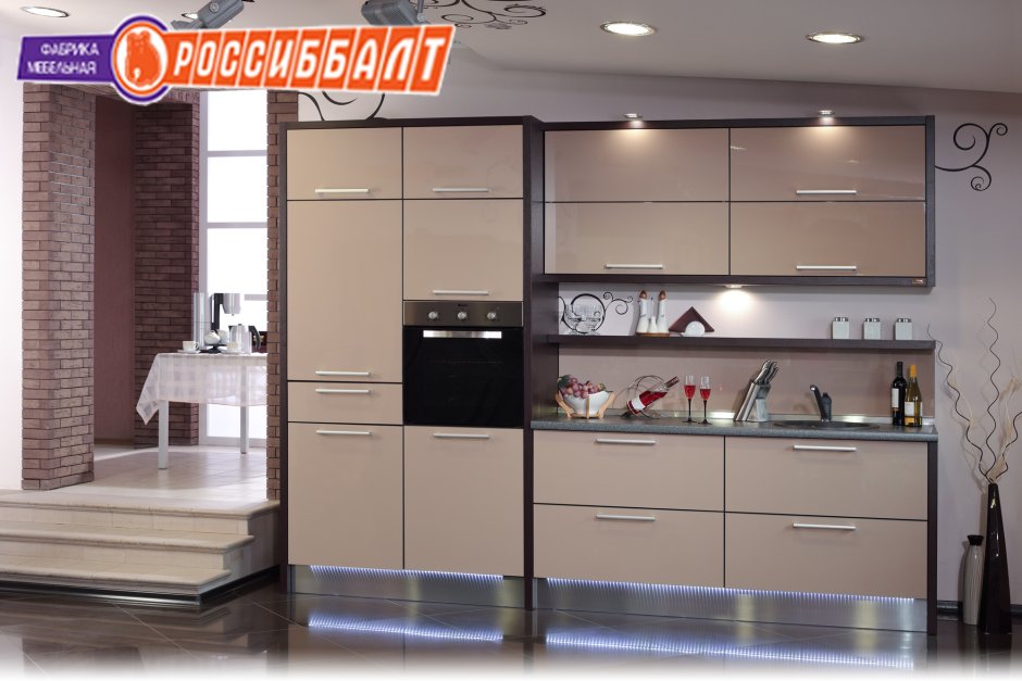 Кухонный гарнитур с широкими шкафами