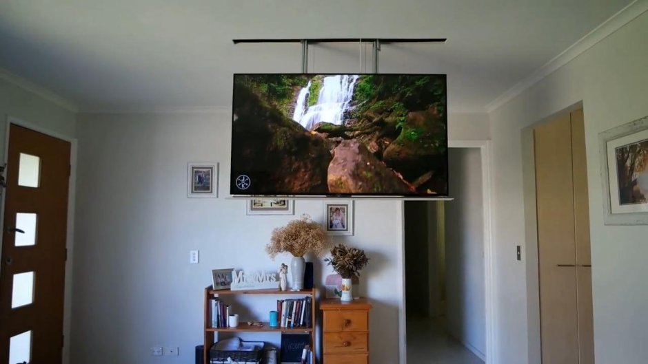 Телевизор на потолке
