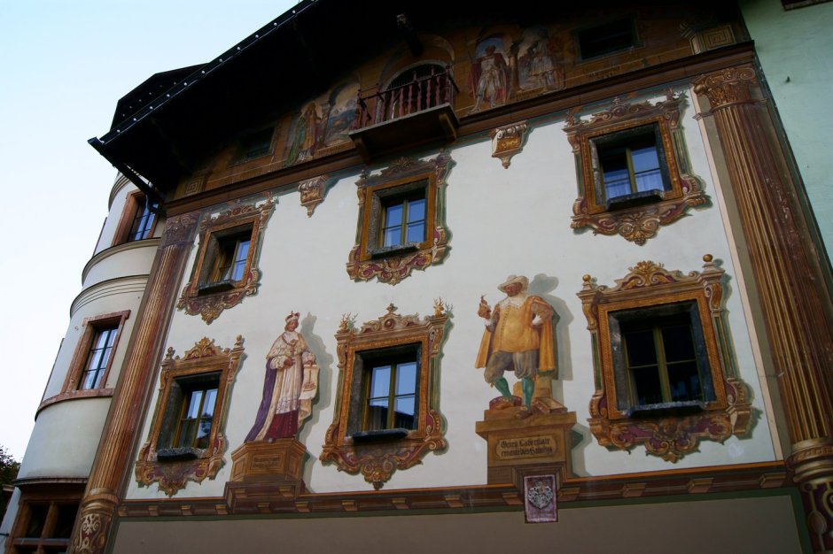Фреска на фасаде