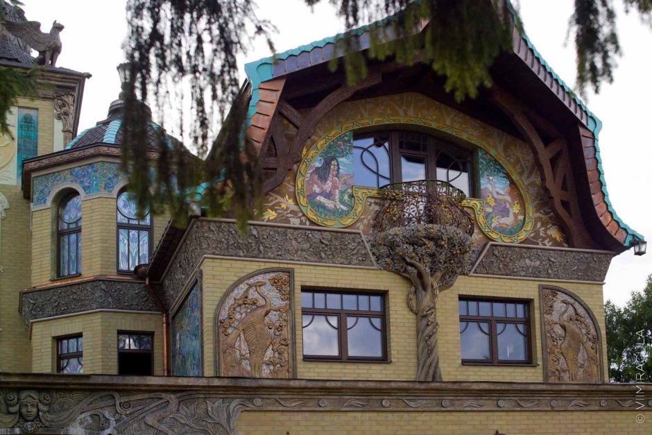 Роспись фасада дачного домика