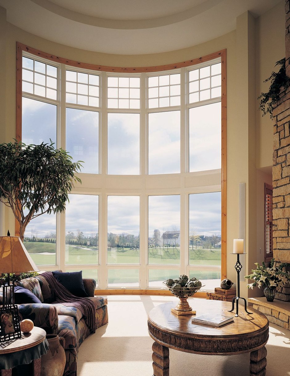 Полукруглая гостиная с панорамными окнами