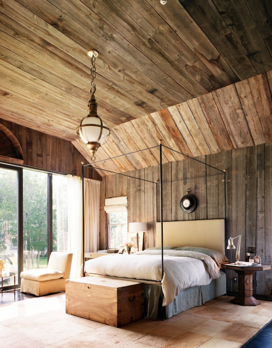 Потолок из дерева в стиле лофт