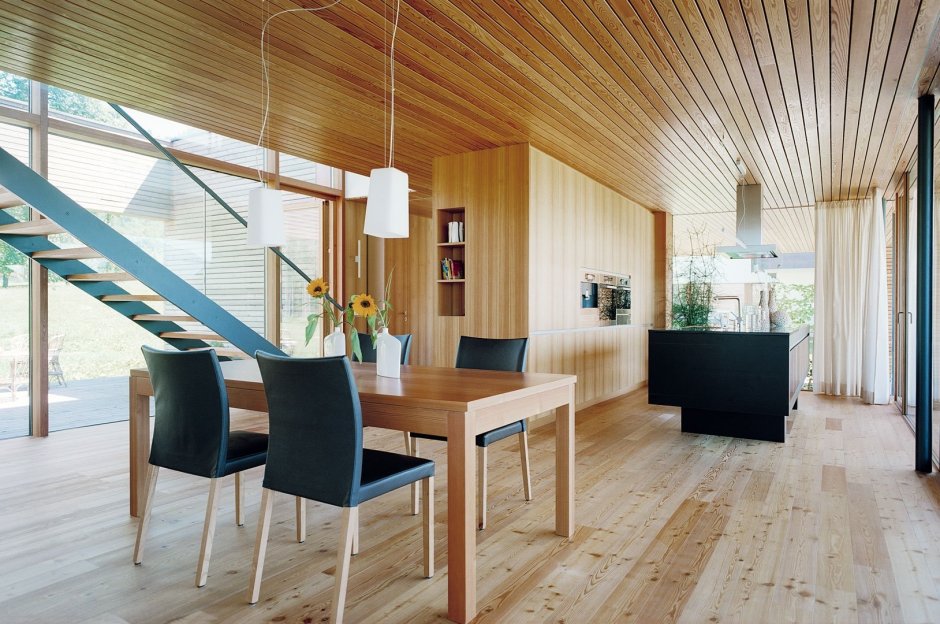 Вертикальная деревянная отделка дома