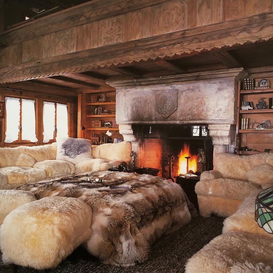 Спальня в стиле Шале с камином