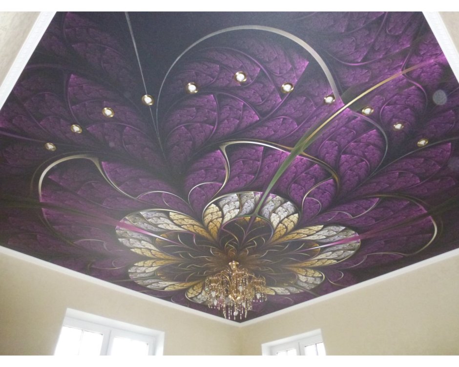 Натяжные потолки с фиолетовым орнаментом
