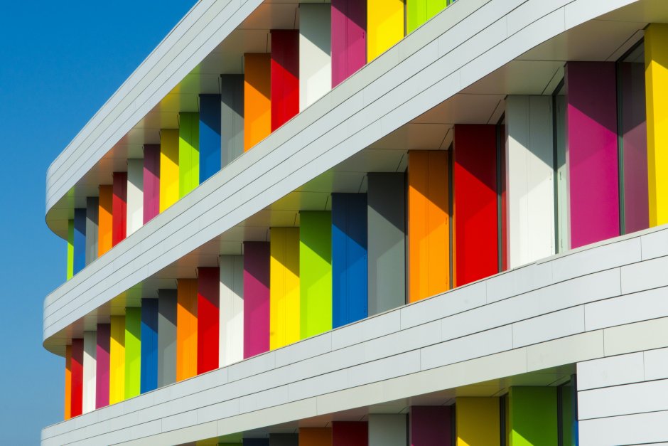 Разноцветные фасады зданий