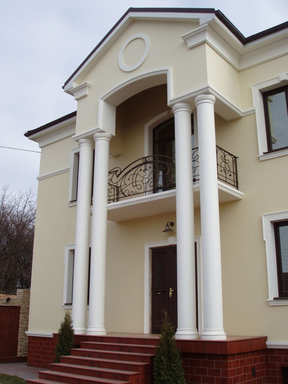 Фасад дома с колоннами