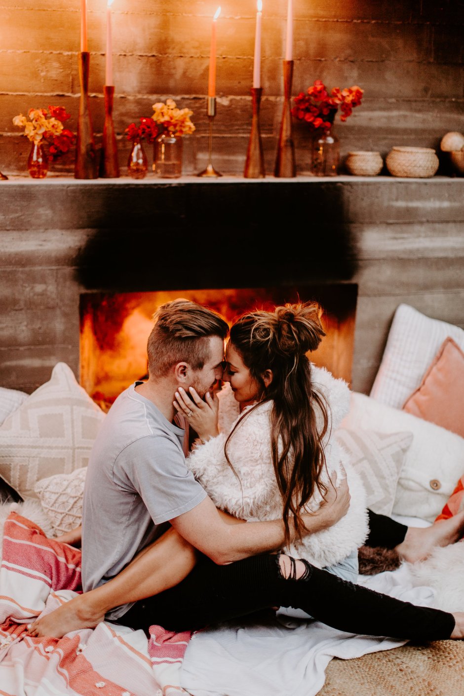 Kissing couple in Fireplace