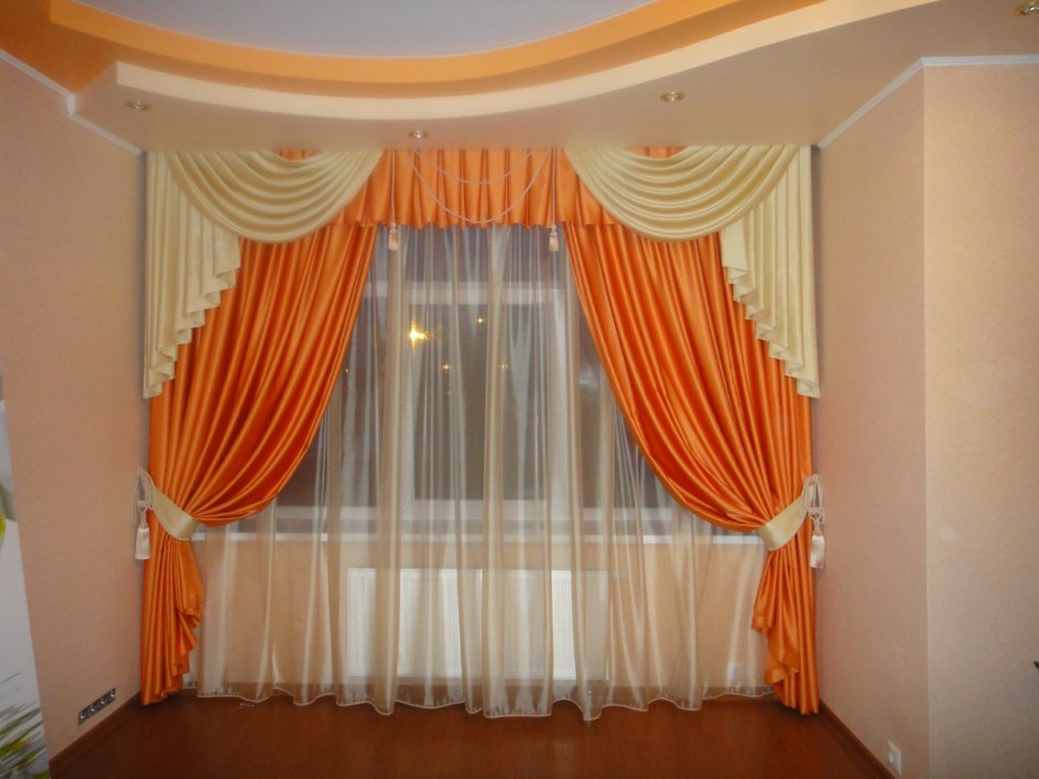Оранжевые шторы в гостиную