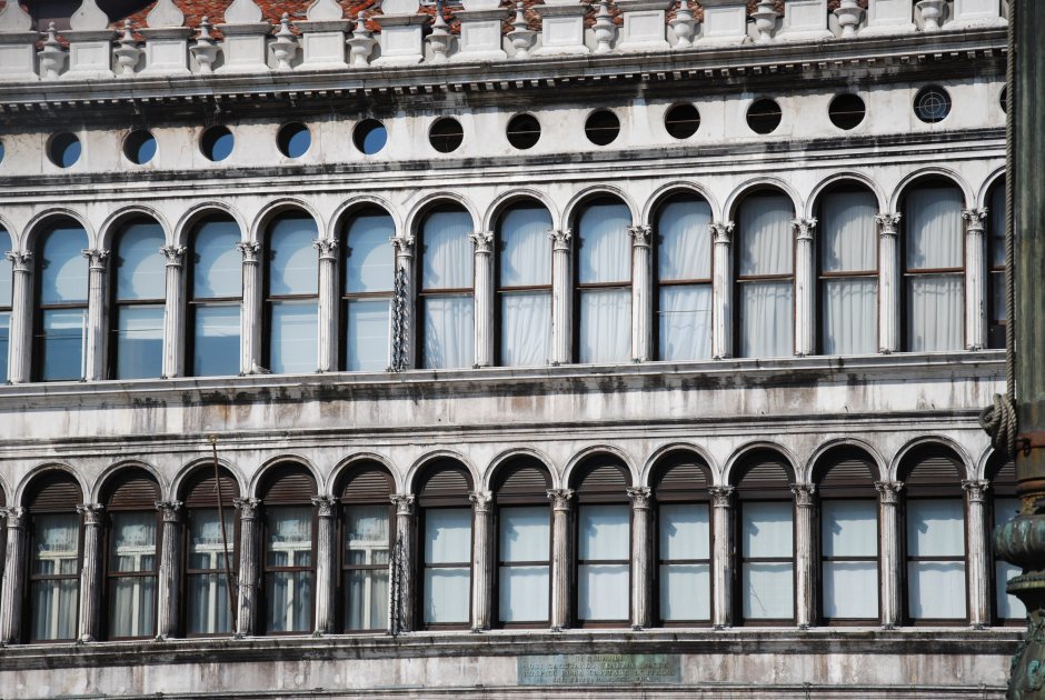 Венецианское окно в архитектуре