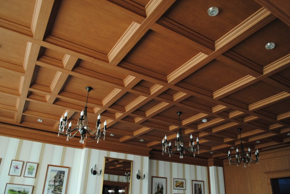 Кессонные потолки из дерева в интерьере