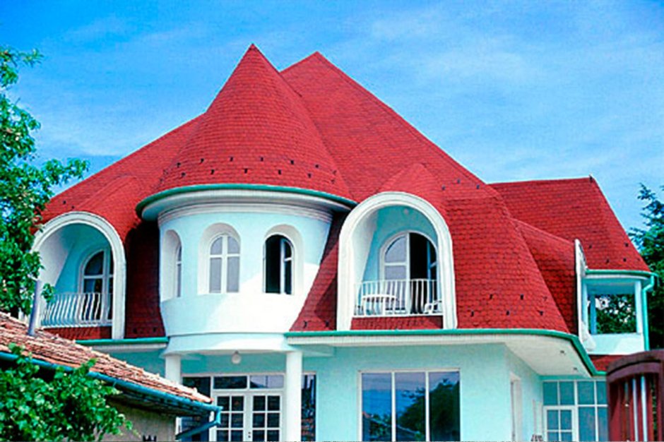 Цвет фасада дома с красной крышей