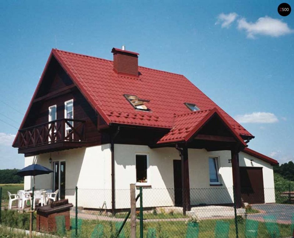 Домик с бордовой крышей