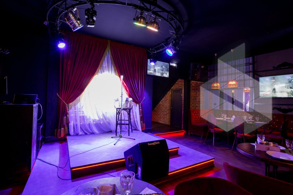 Studio Hall улица