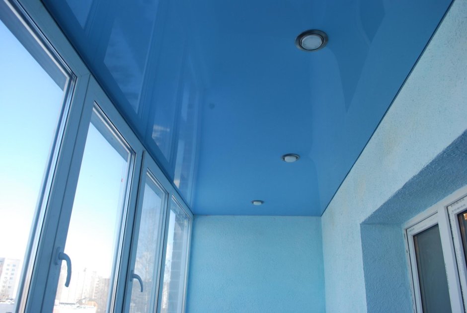 Натяжной потолок глянец синий