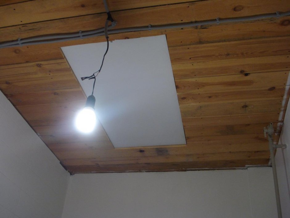 Потолок с люком на чердак освещение