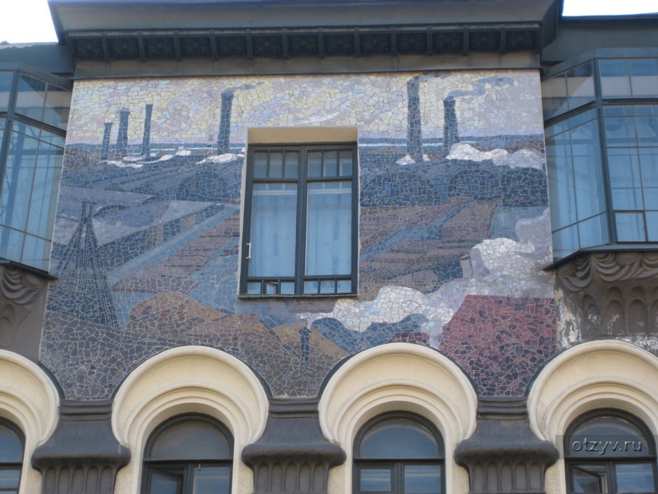Мозаичное панно на фасаде